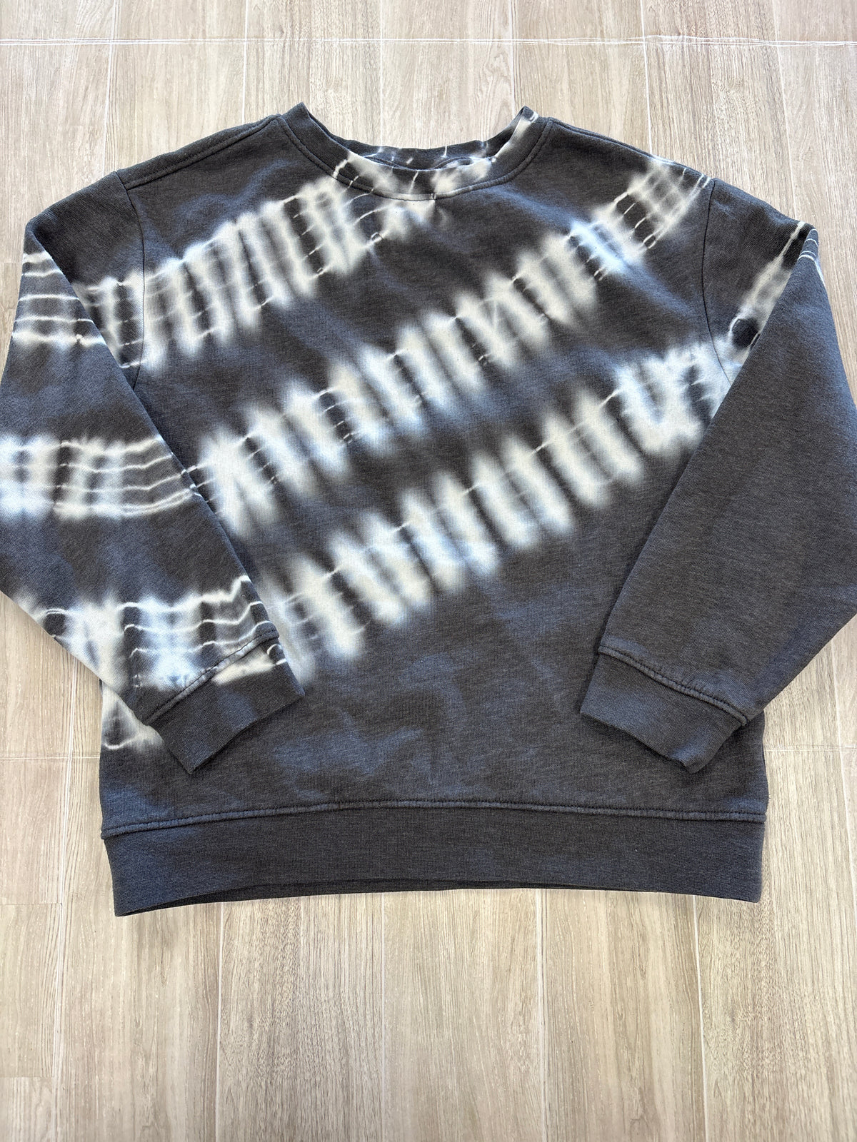 6/7 Grey/White Tie Dye Crewneck