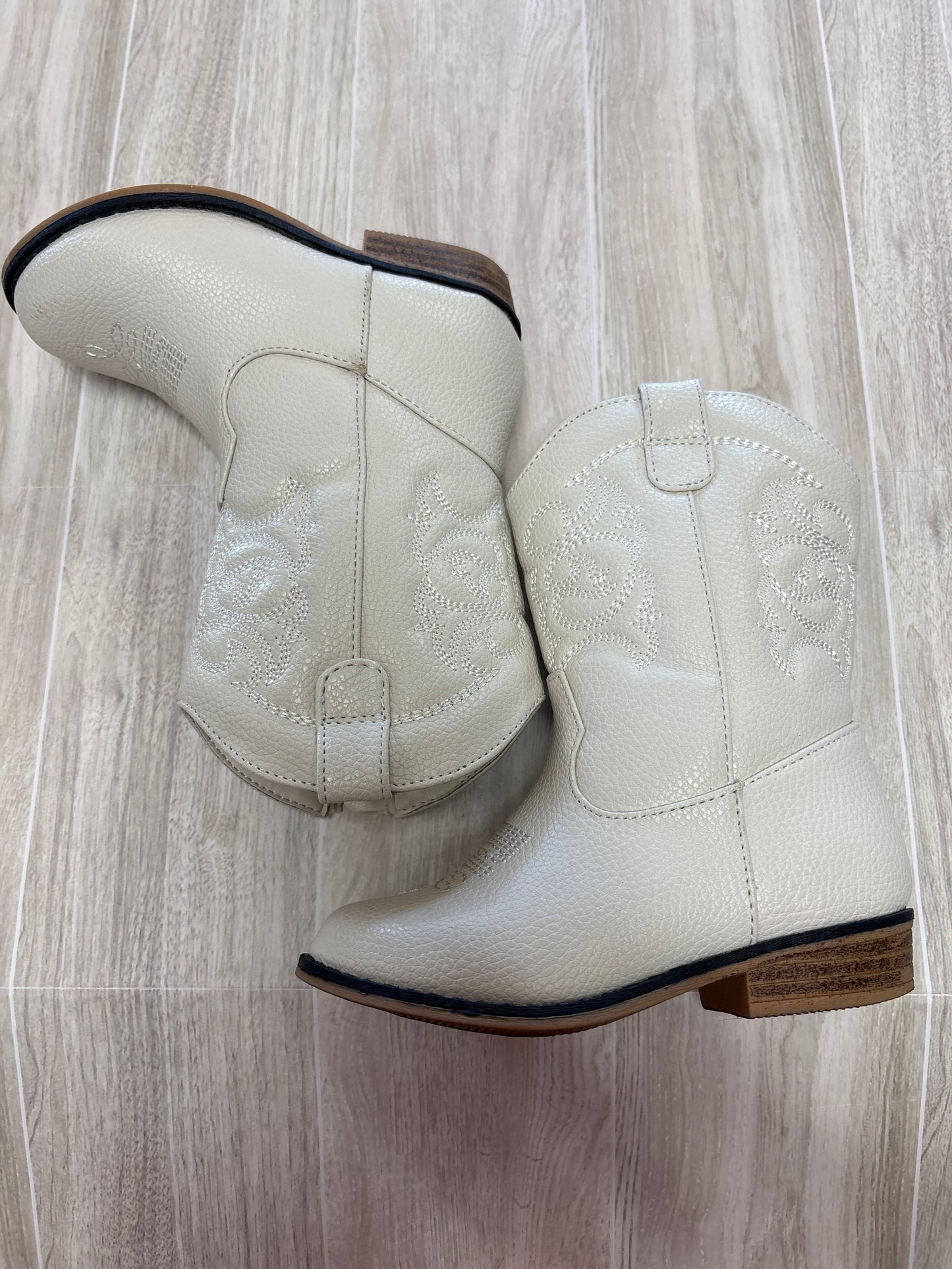 8c Off White Western Boots