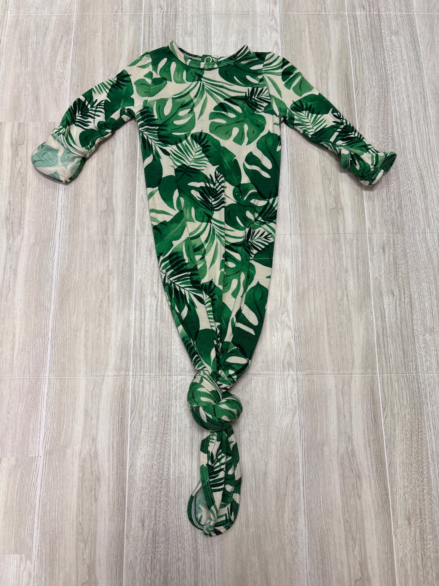 0-3m Angel Dear Leaf Knotted Gown
