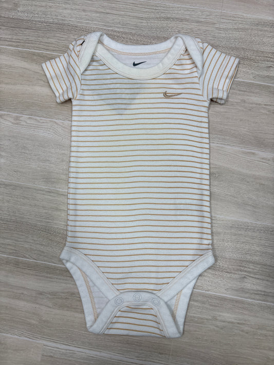 0-3m Nike White/Gold Pinstripe Onesie