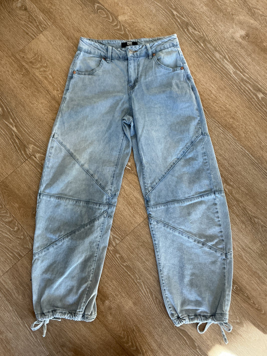 Womens 2 Madden Tie Ankle Denim Jogger Pants