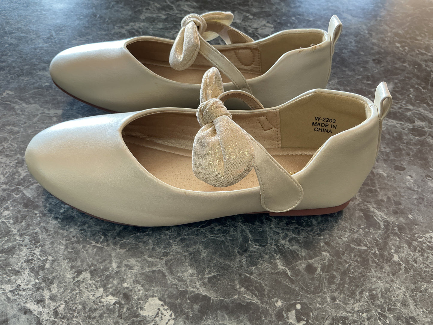 2Y Gold Bow Maryjane Flats