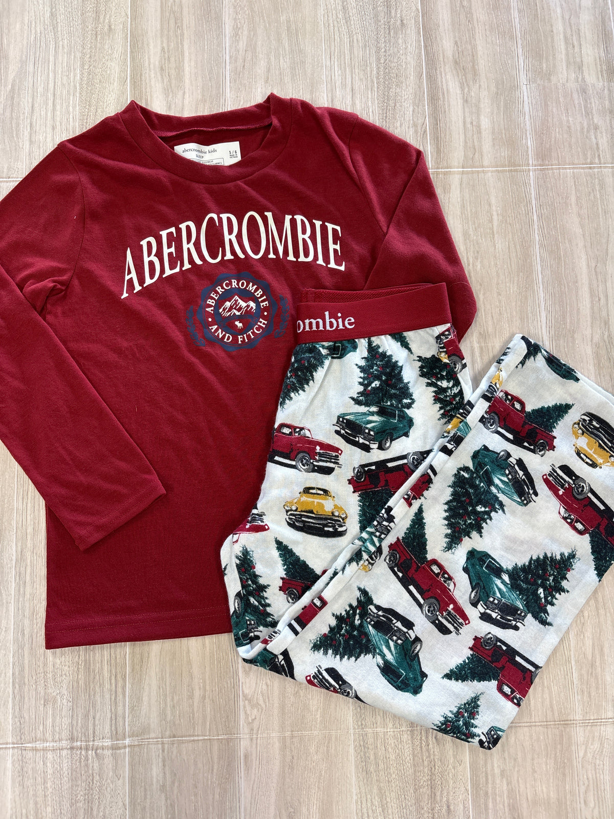 5/6 Abecrombie Kids Holiday Pajama Set