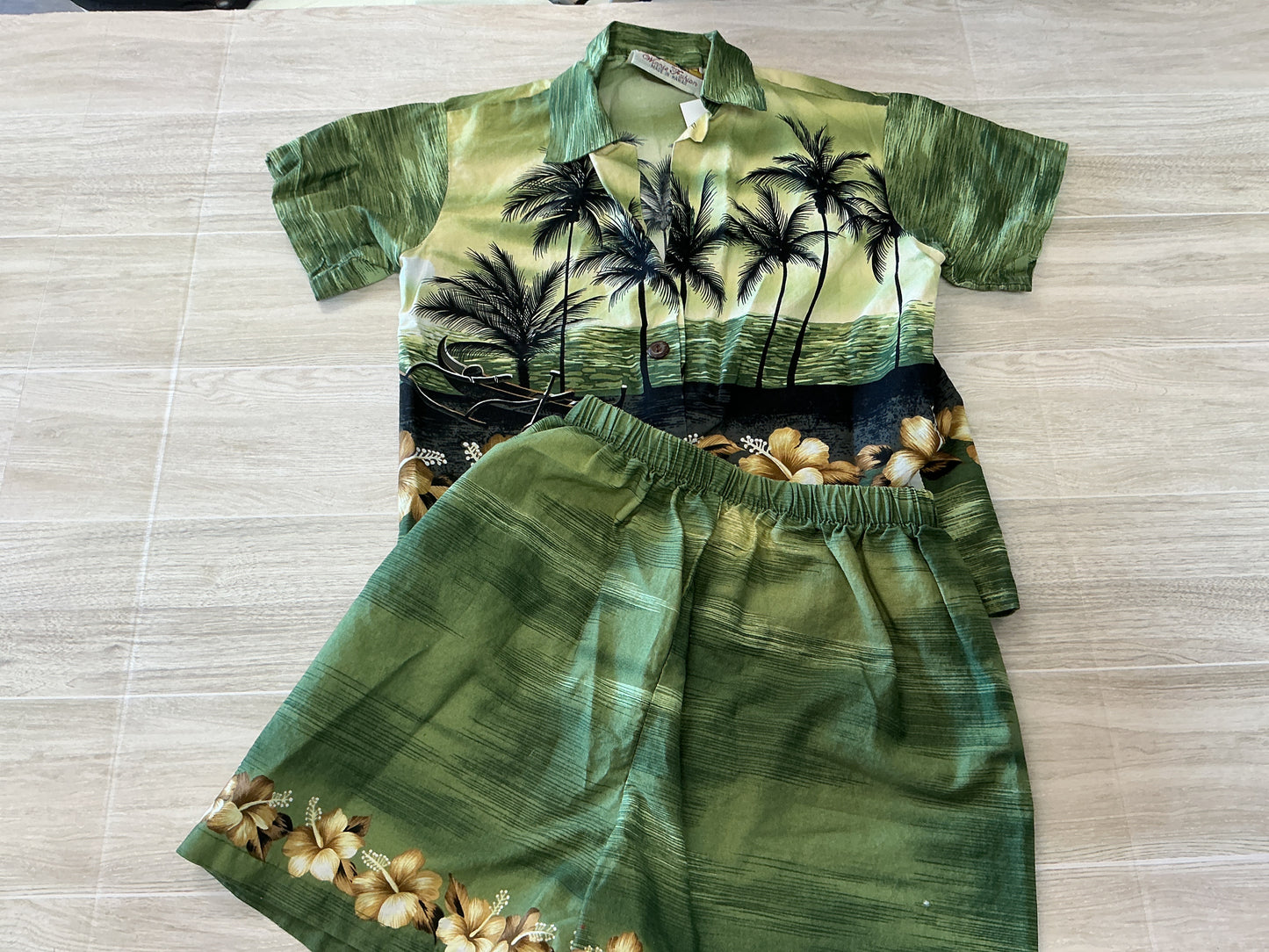 4T Green Hawaii Made 2 Piece Shorts + Button Up Shirt