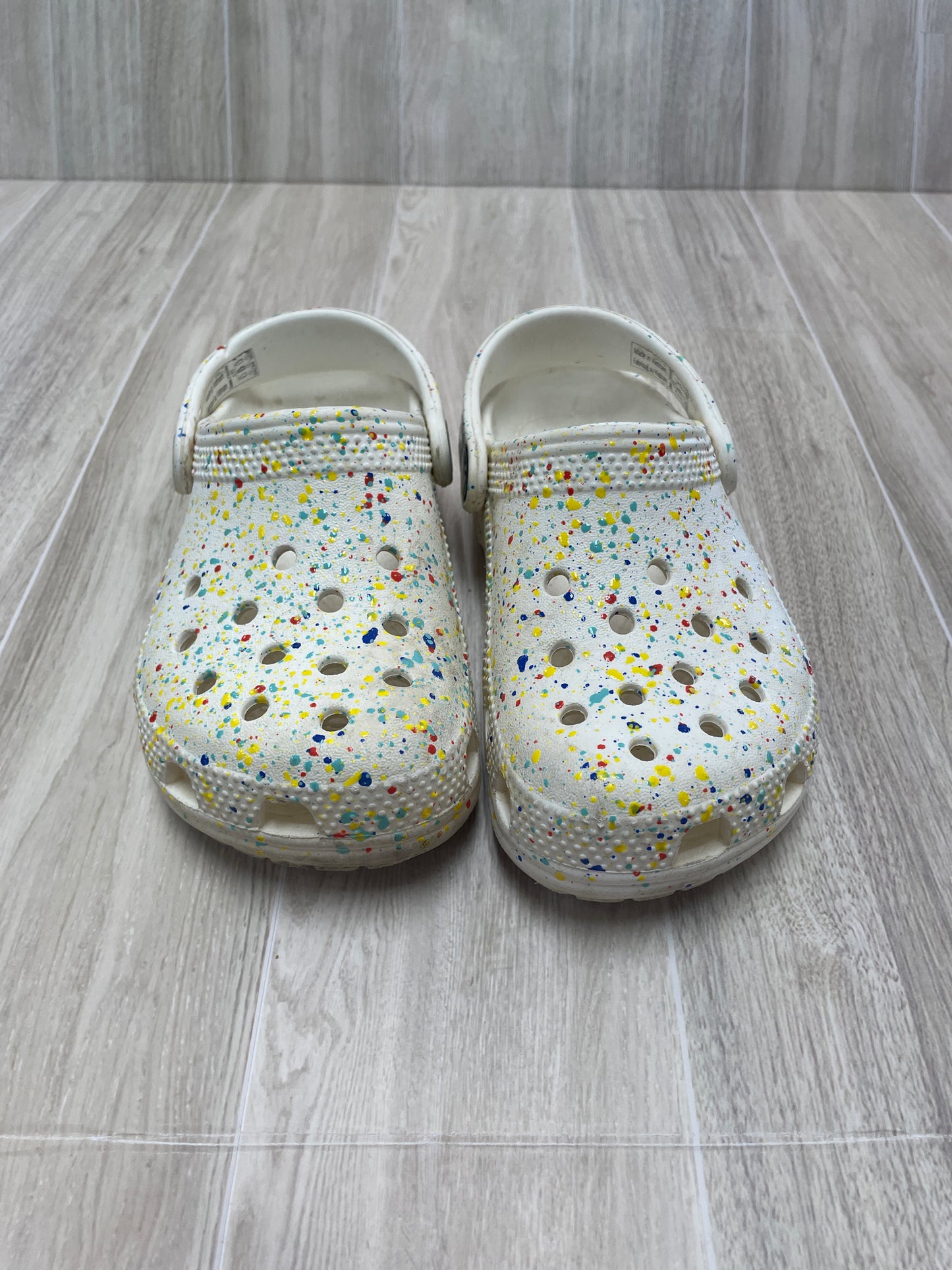 11c White Paint Splatter Crocs