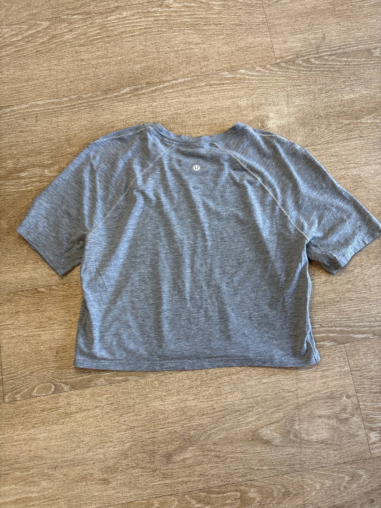 Womens 2 Lululemon Grey Cropped Active Tee