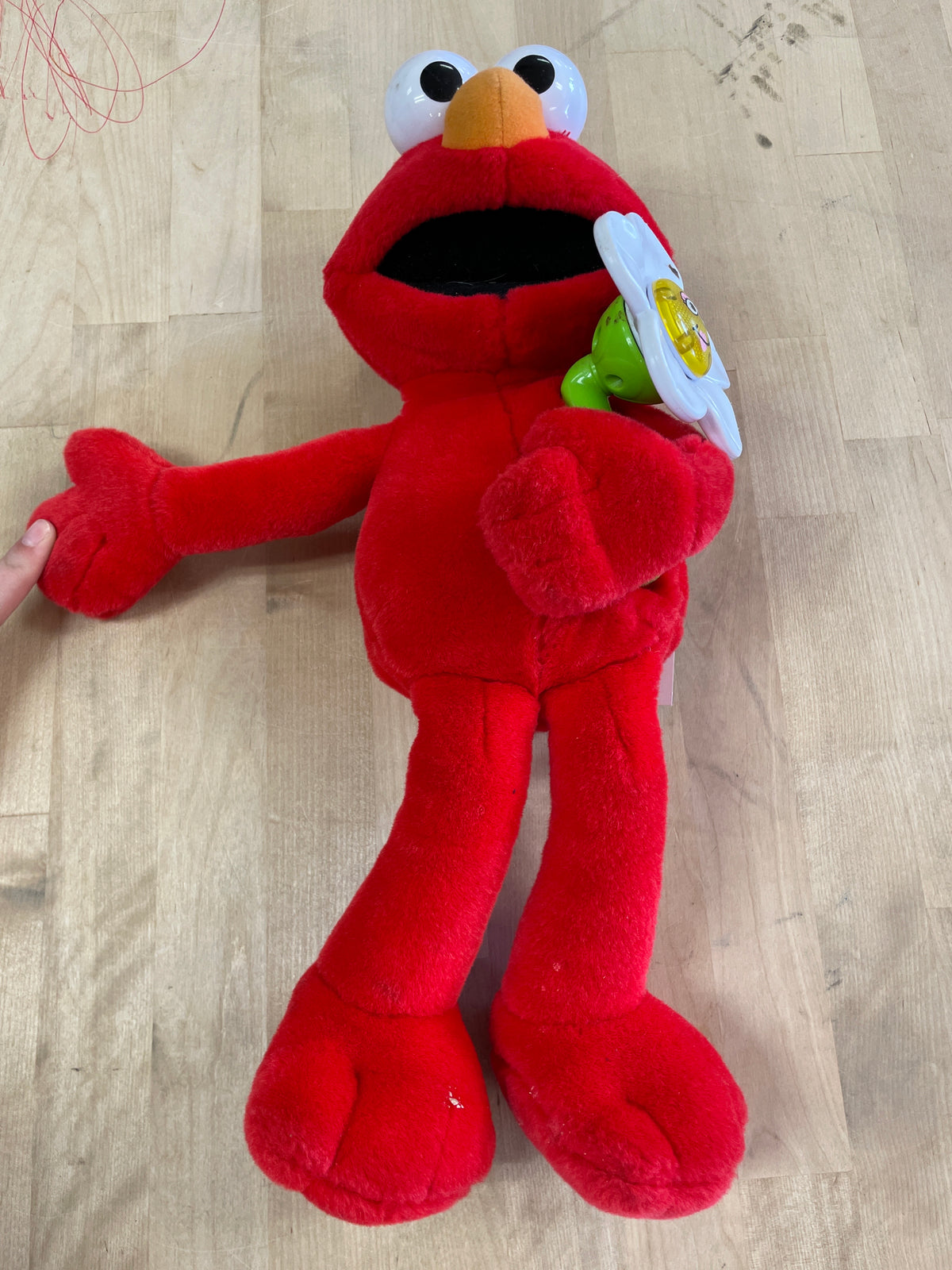 Toy - Elmo With Flower Electronic Plush - Blemish