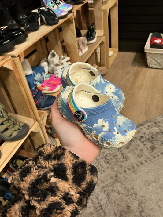 4c Crocs - Blue Clouds