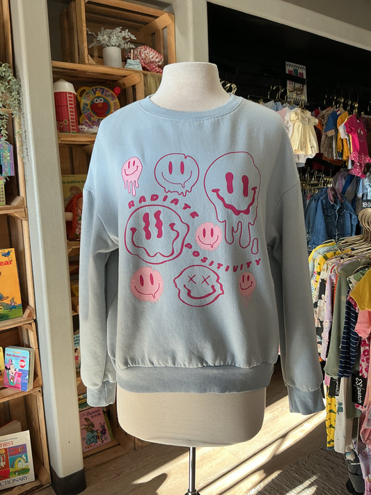 Women’s Medium Smiley Crewneck