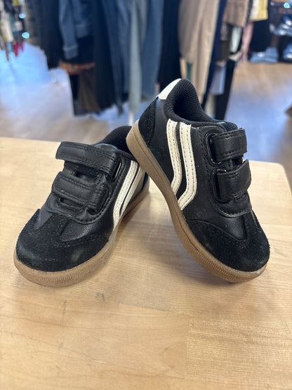 5c Black/White Velcro Sneakers - Blemish