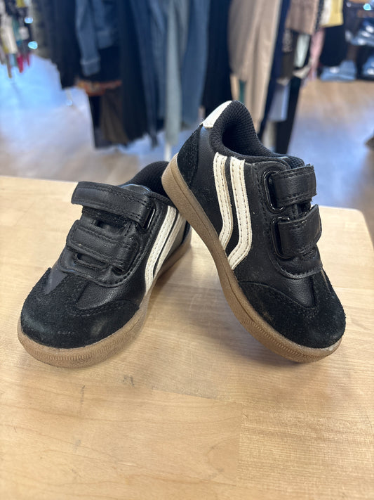5c Black/White Velcro Sneakers - Blemish