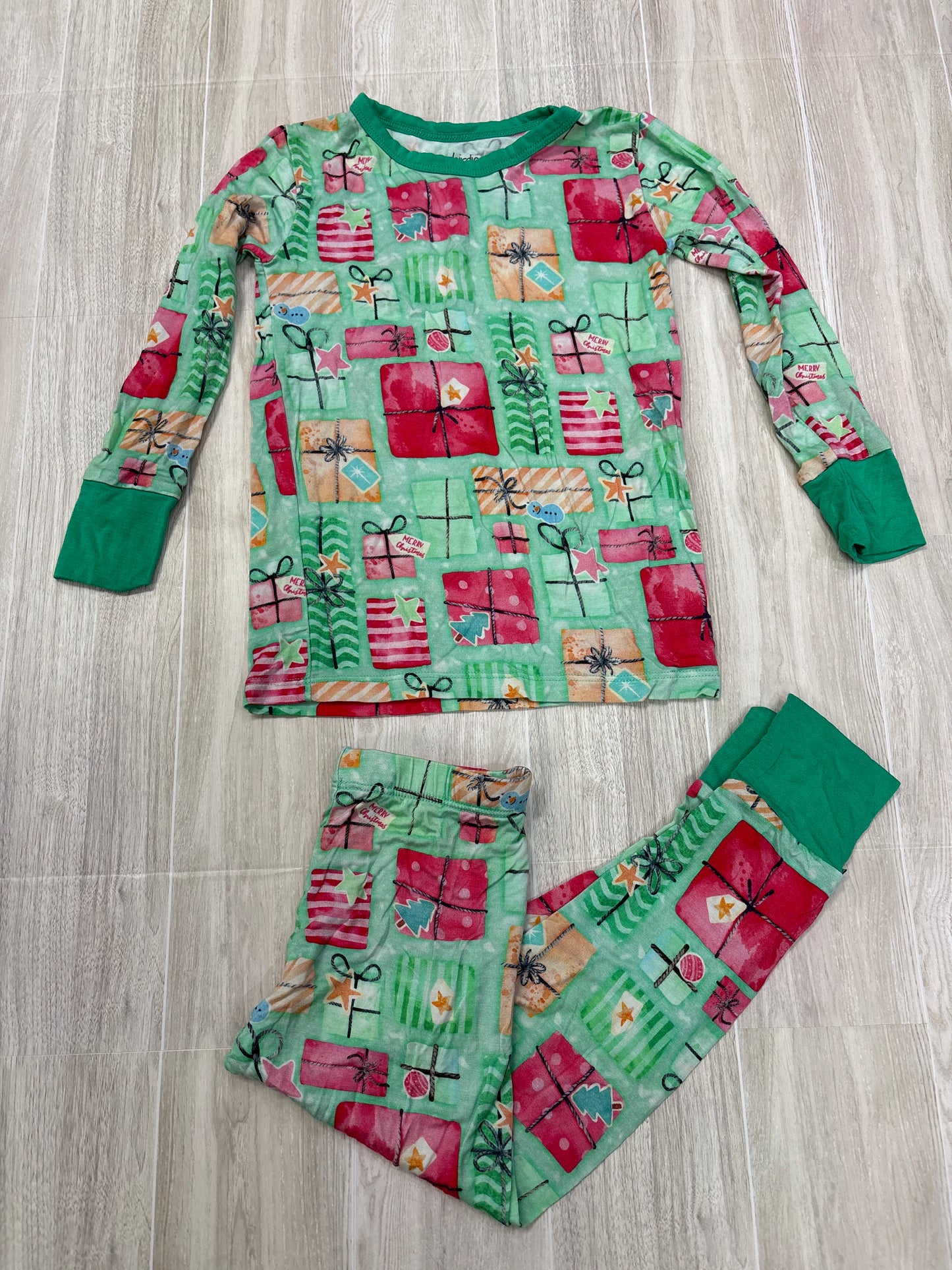 3T Green Holiday Gifts 2 Piece Lounge Set