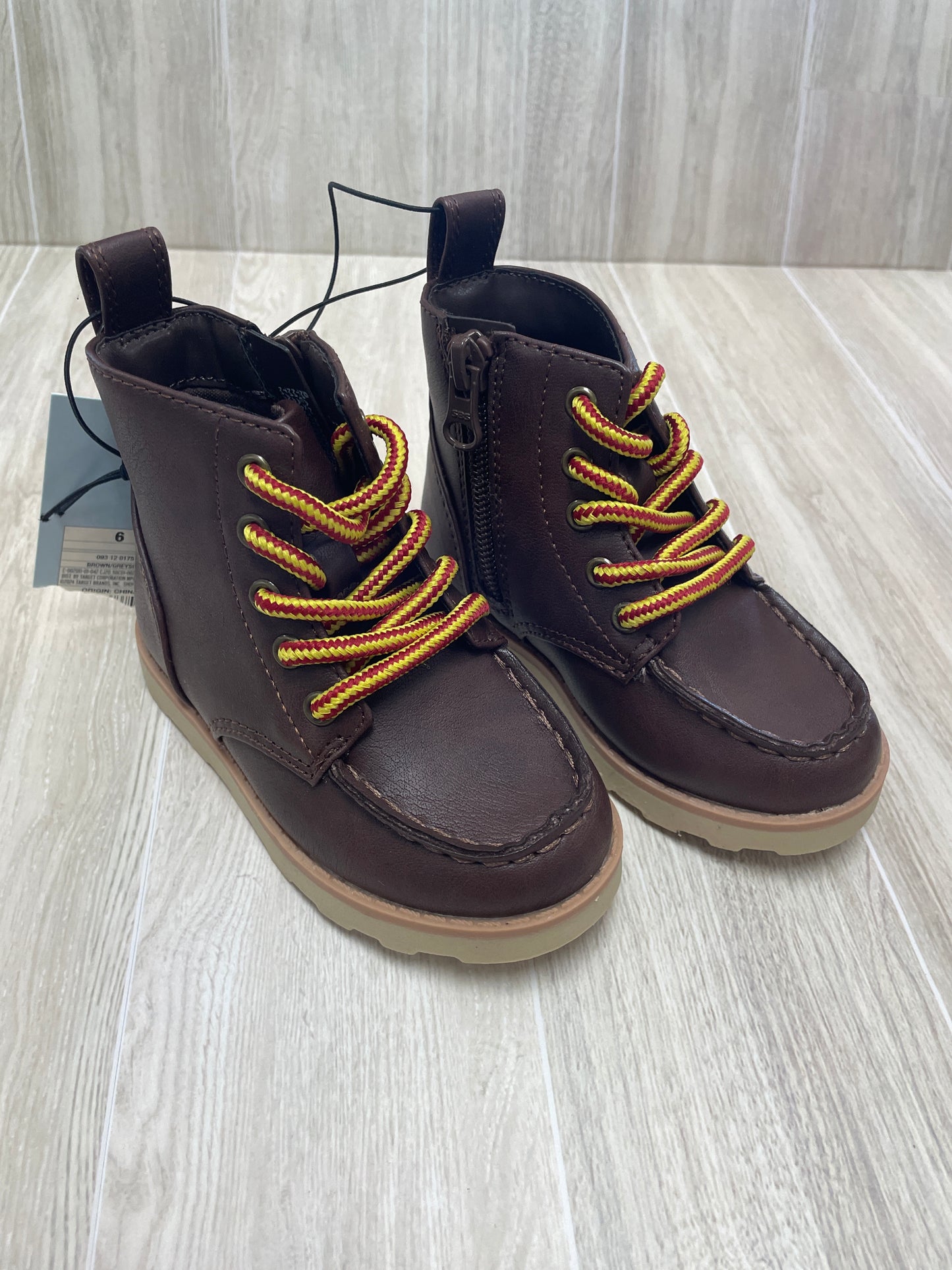 NWT 6c Brown Lace Up Greyson Boot