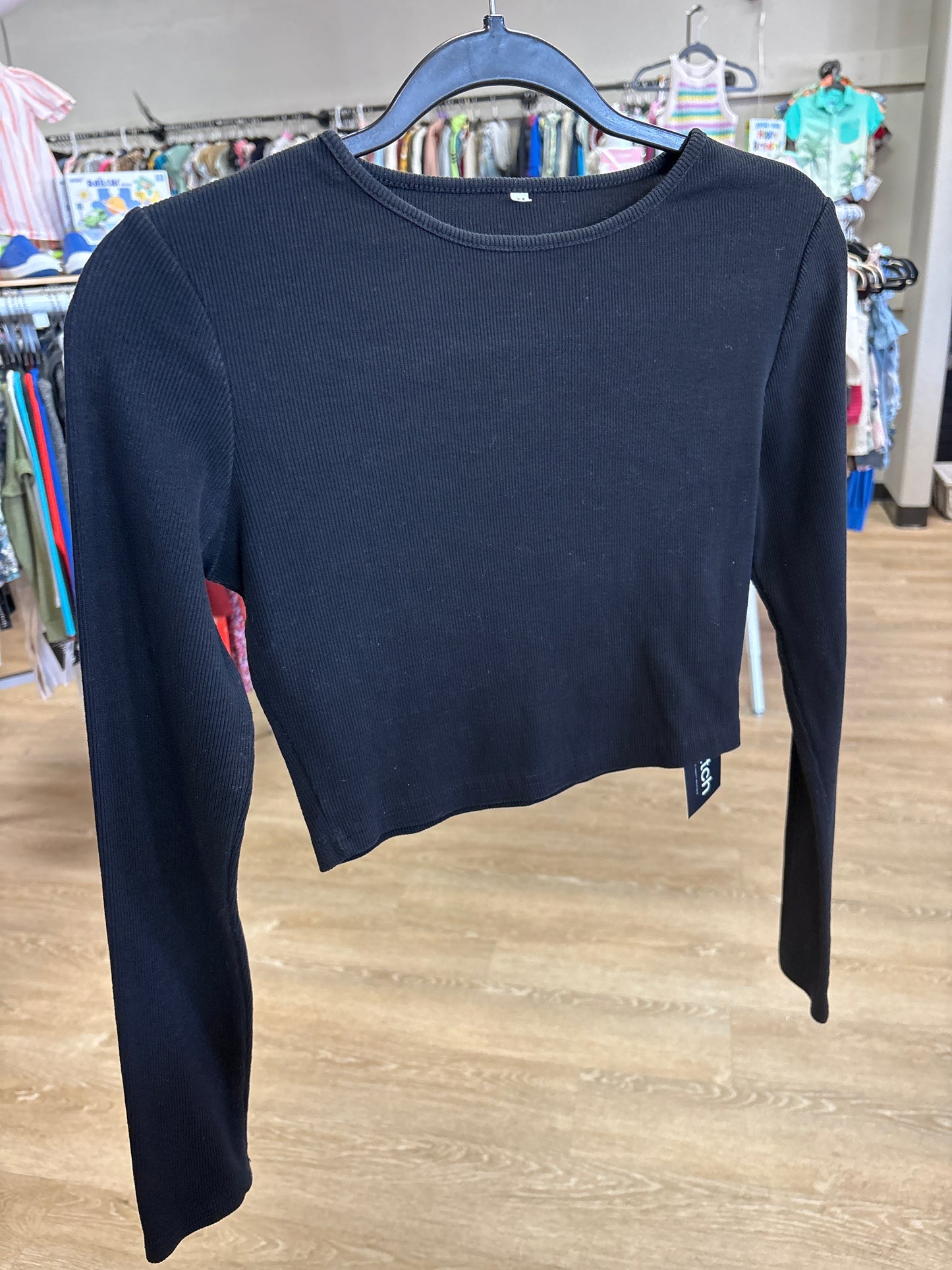 womens-medium-crop-long-sleeve
