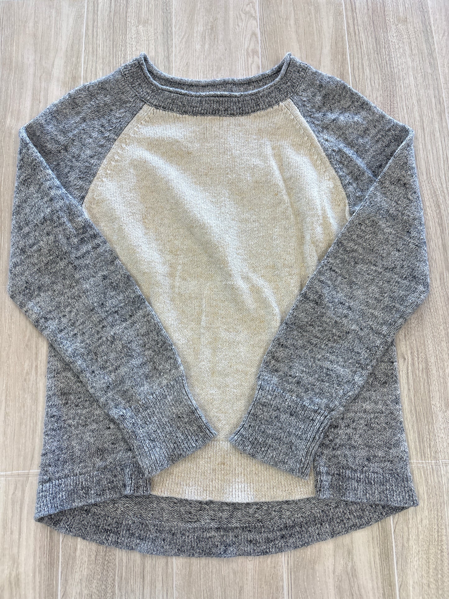 6/7 Cream/Grey Knit Gap Sweater