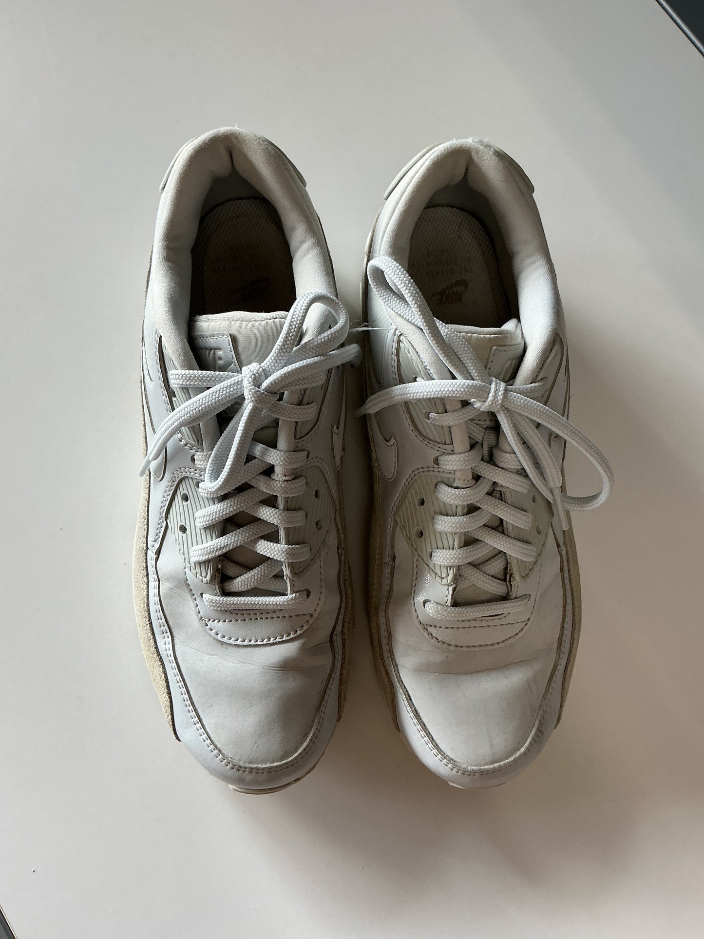 Women’s 9.5 Nike Airmax - White/Silver