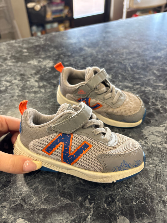 6c New Balance Grey/Blue Orange Runners