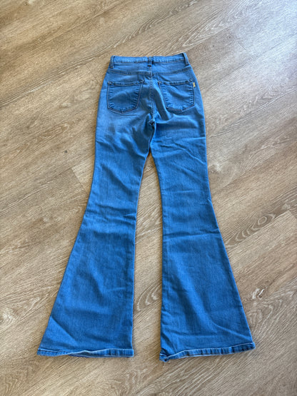 Womens 5/26 Vibrant MIU Light Wash Flares