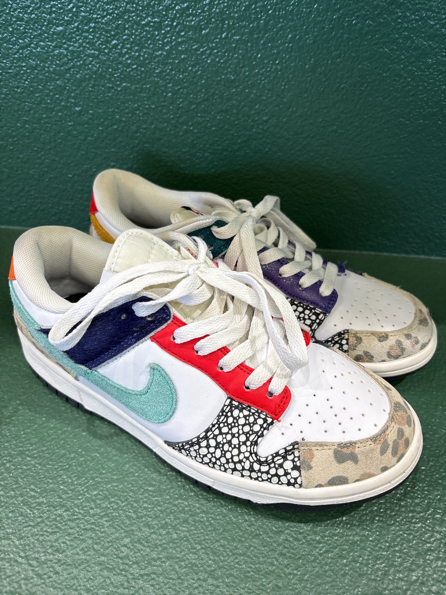 Womens 8 Retro NIKE Dunk Low SE Safari Mix Sneaker