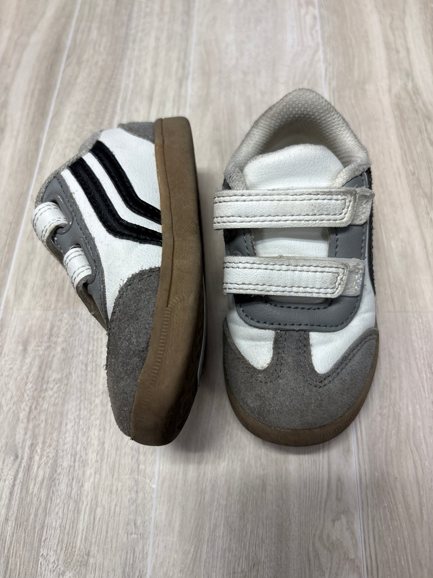 7c Grey/White Velcro Sneakers