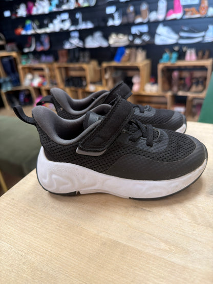 8c Black/White Velcro Sneaker