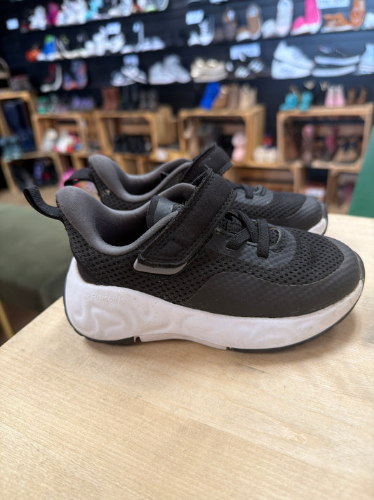 8c Black/White Velcro Sneaker