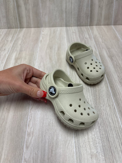 4c Cream Crocs