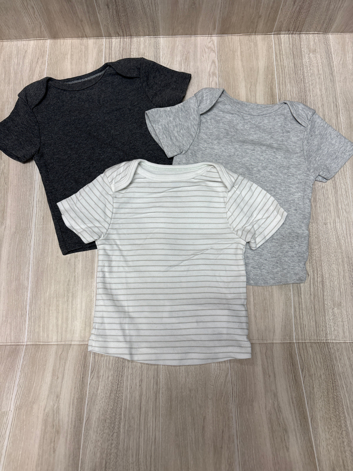 6-9m White Striped/Charcoal Grey/Light Grey 3 Pack Tees