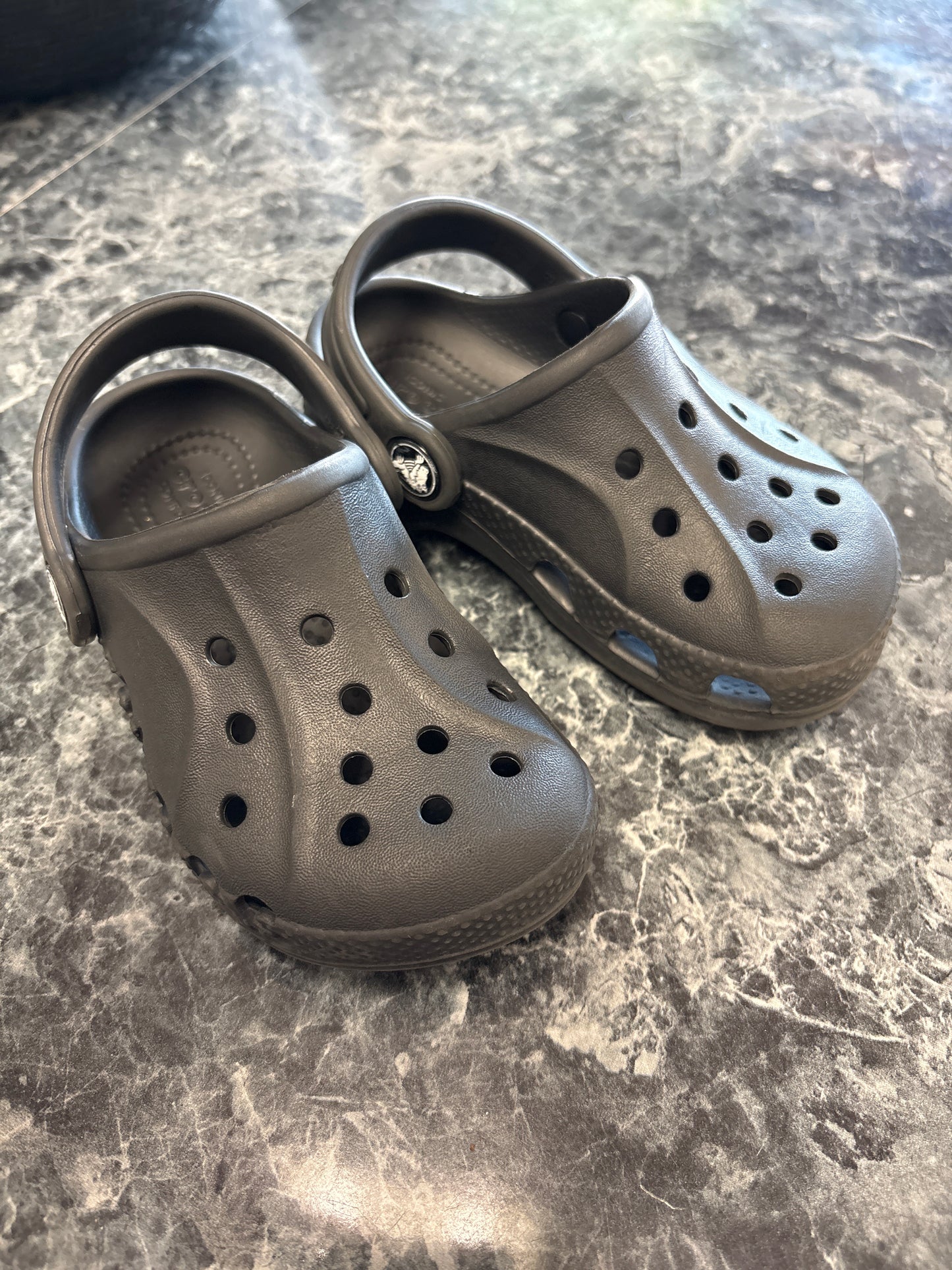 8c Black Crocs