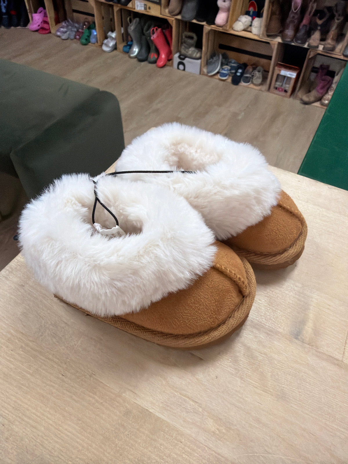 NWT 2c Camel Fur Lined Ankle Slippers