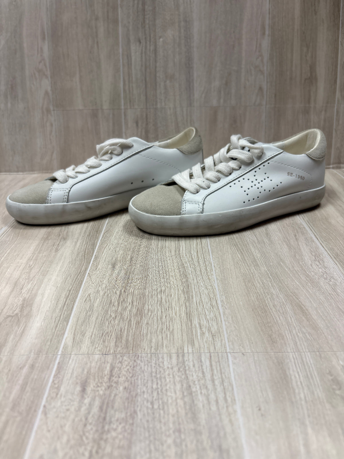 12c Sam Edelman White/Beige Lace Up Sneakers - Blemish