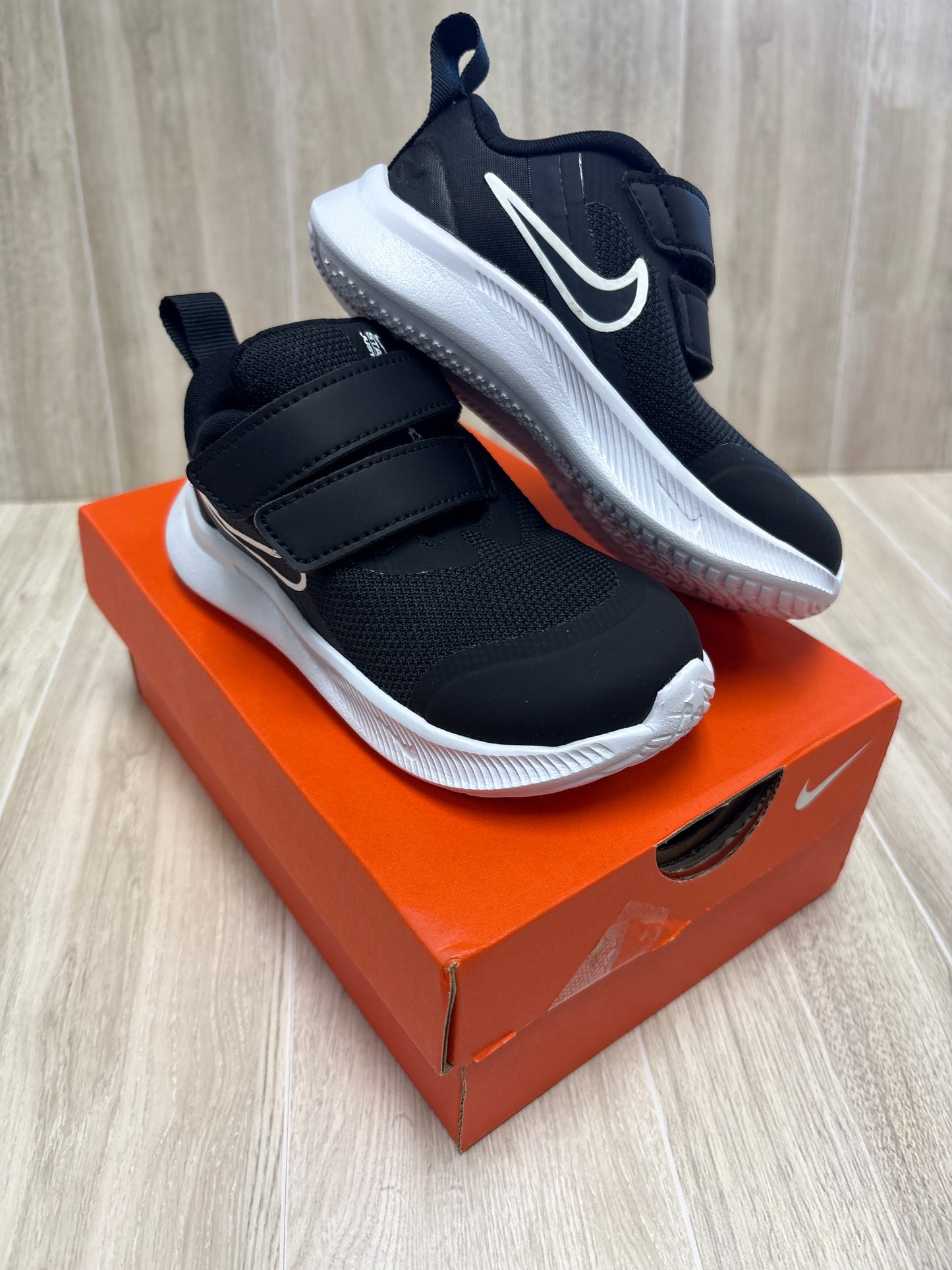 6c Nike B+W Star Runner