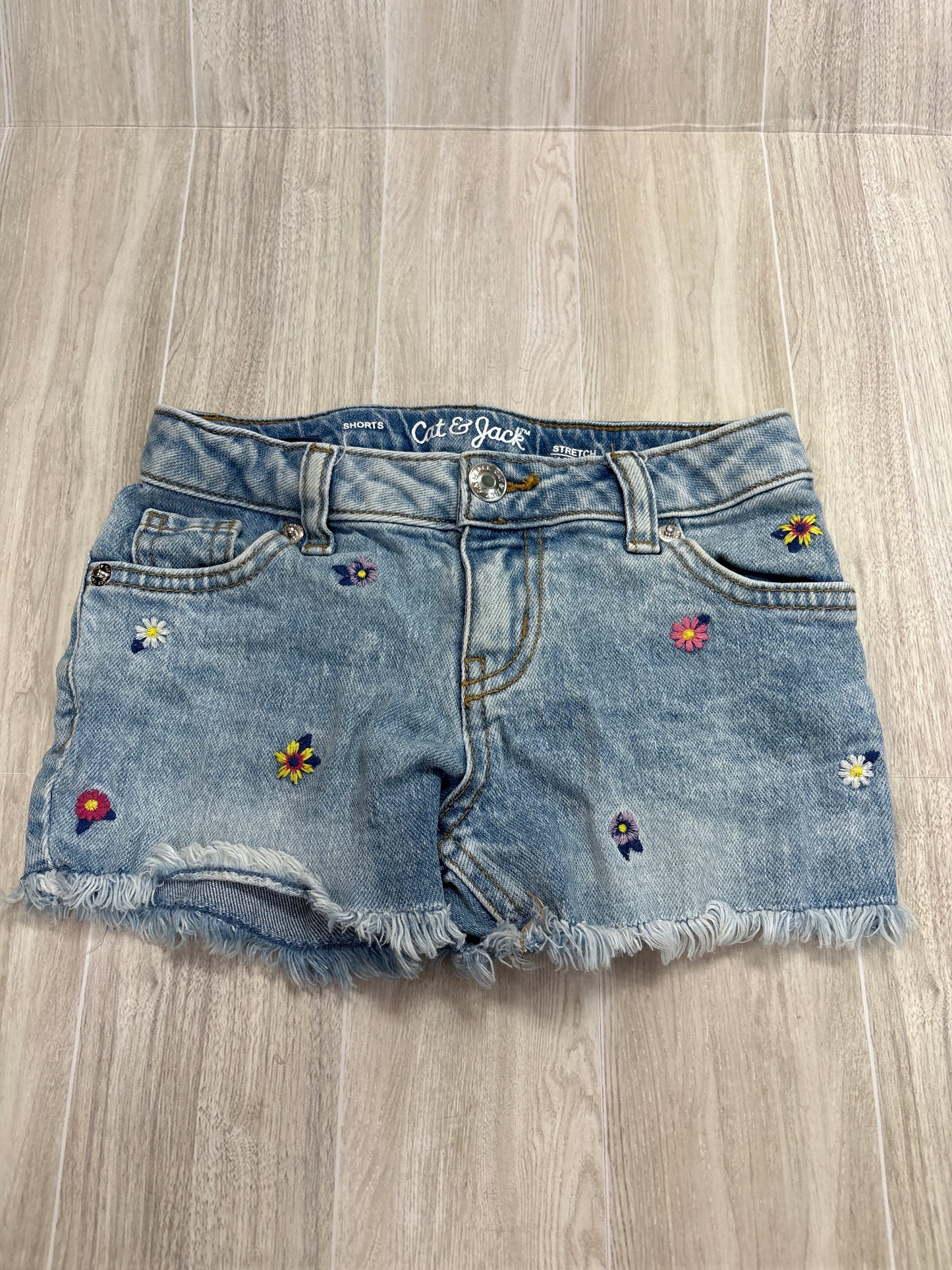 4/5 Light Wash Embroidered Floral Shorts