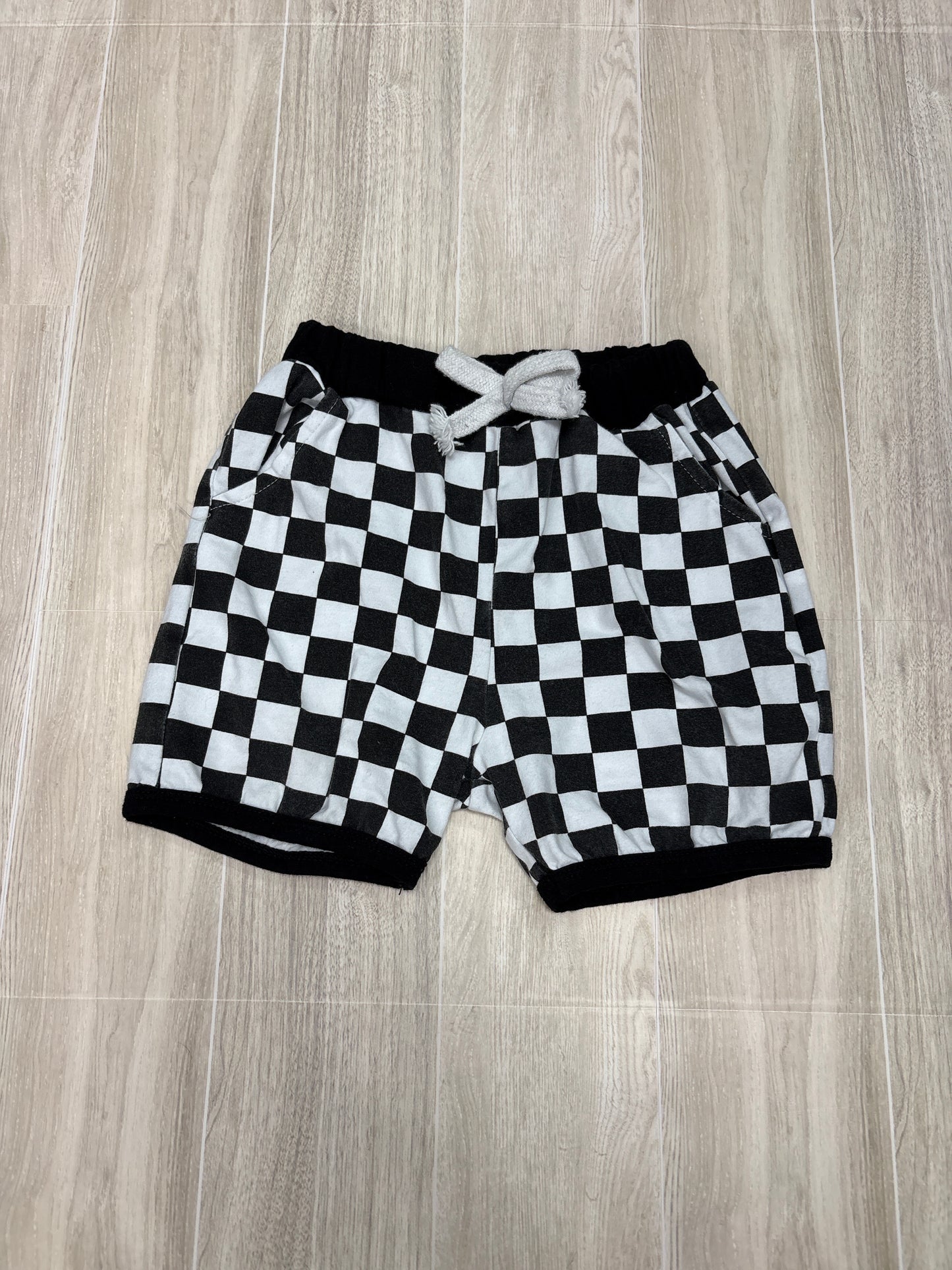 9-12m Black/White Checkered Soft Shorts