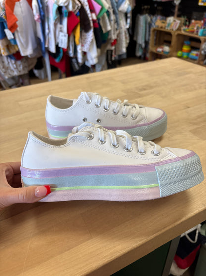 NWOT 5.5W Pastel Sole Platform Converse