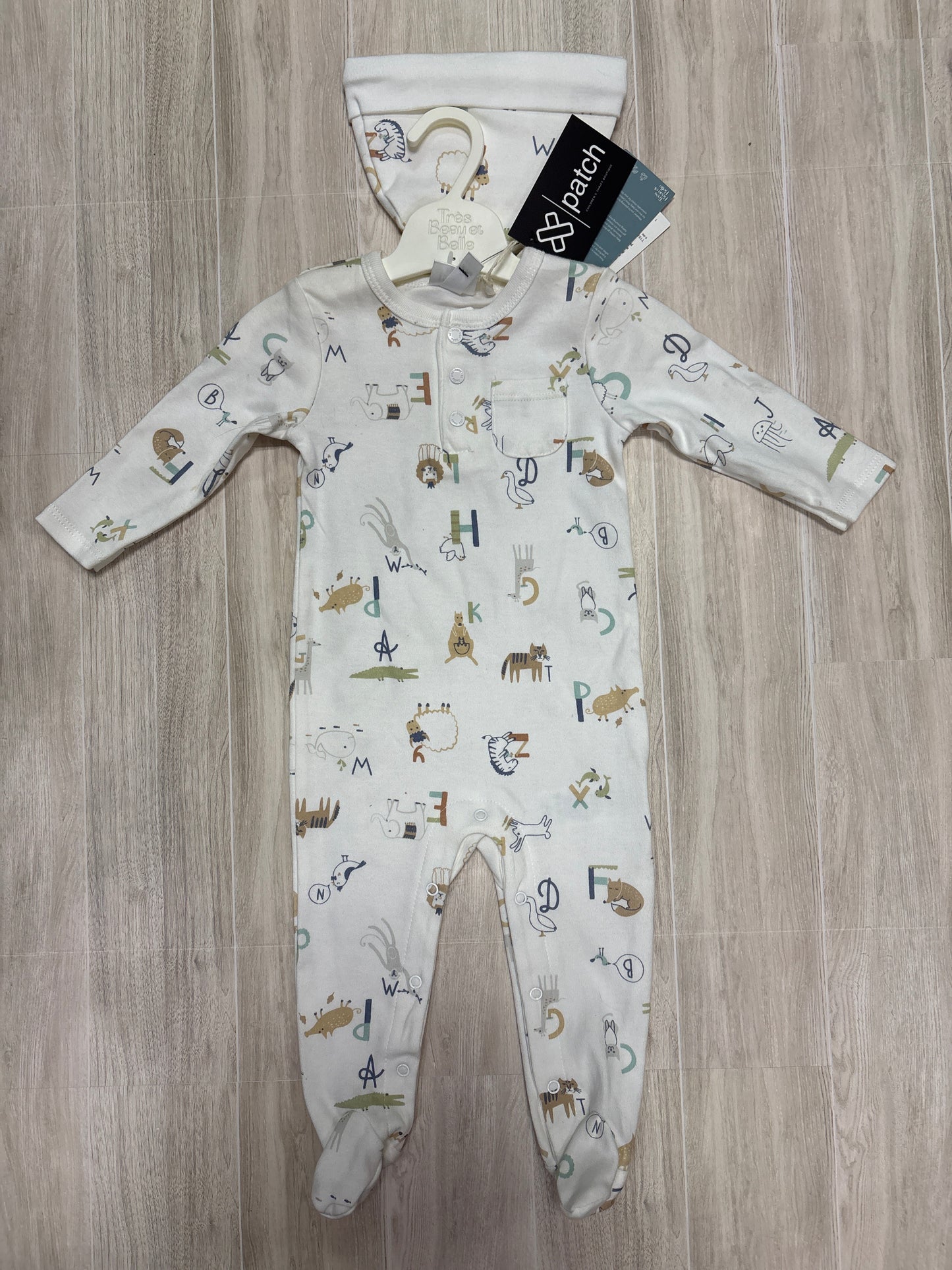 NWT 6-9m Alphabet Animals 2 Piece Pajama + Hat Set