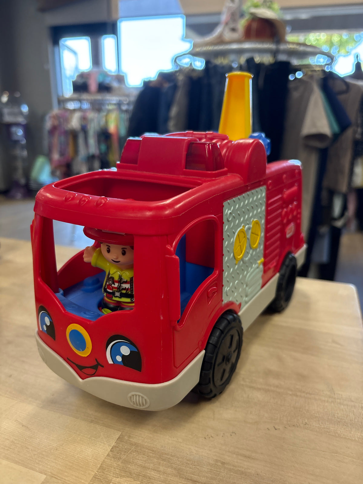 Toy - Fisher Price Little People Fire Truck With Person