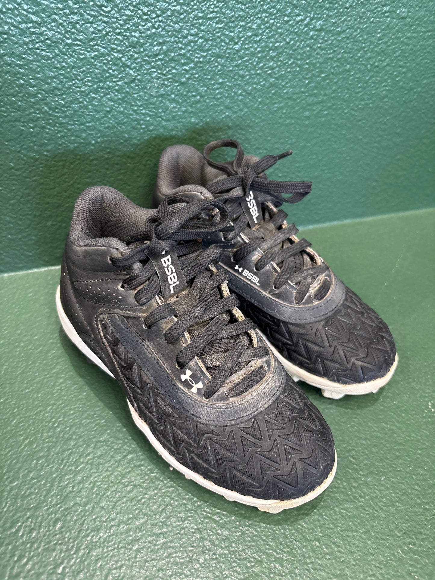 11c Black Under Armour Cleats