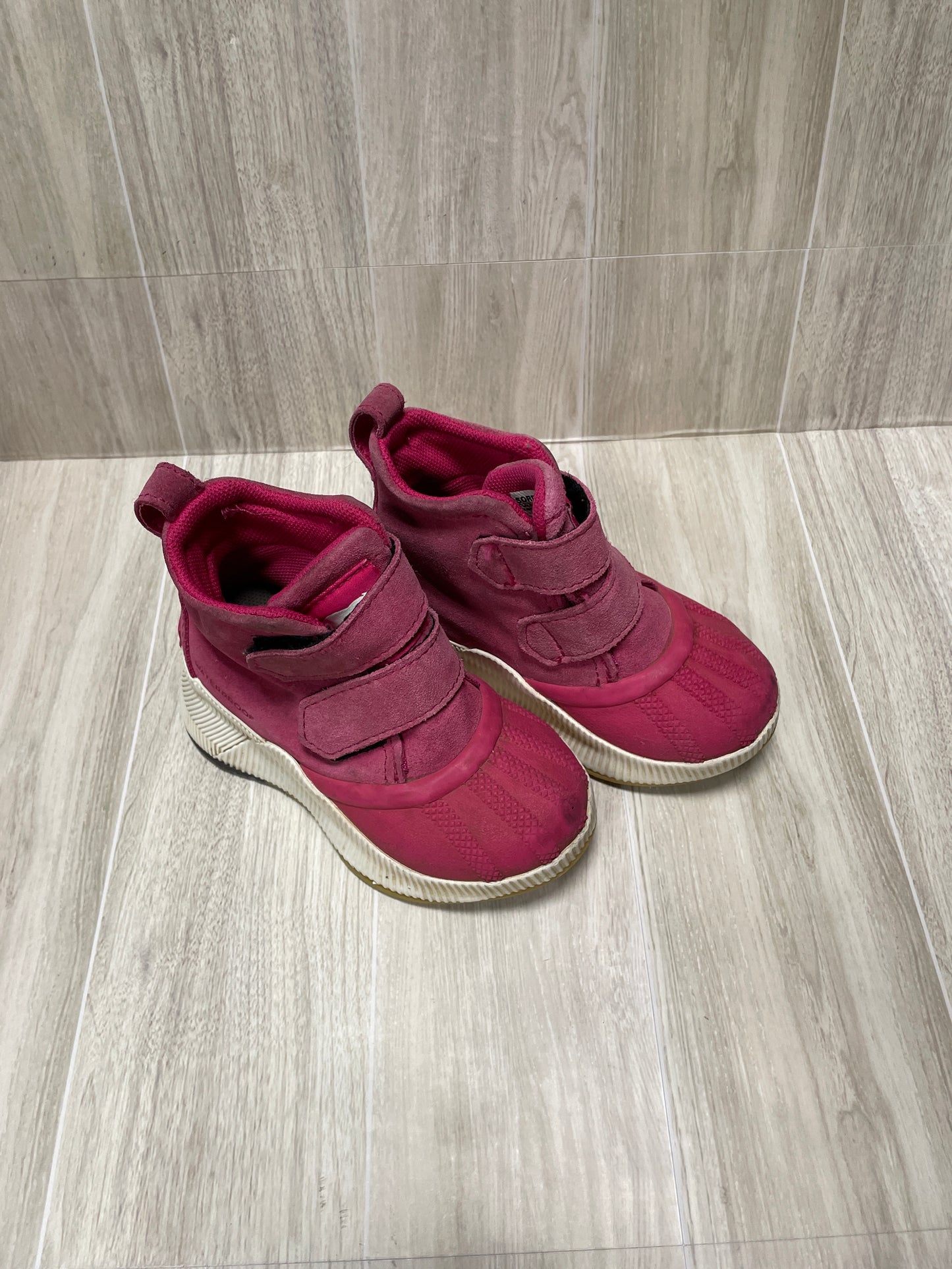 8c Sorel Hot Pink Wateroproof Sneaker - Blemish