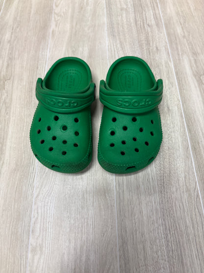 6c Kelly Green Crocs