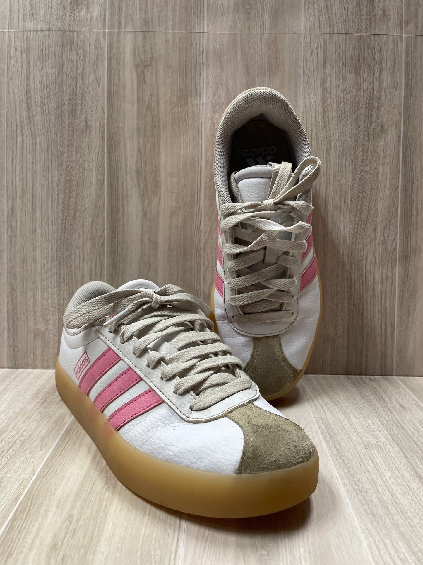 Womens 6 White/Pink Adidas Sambas