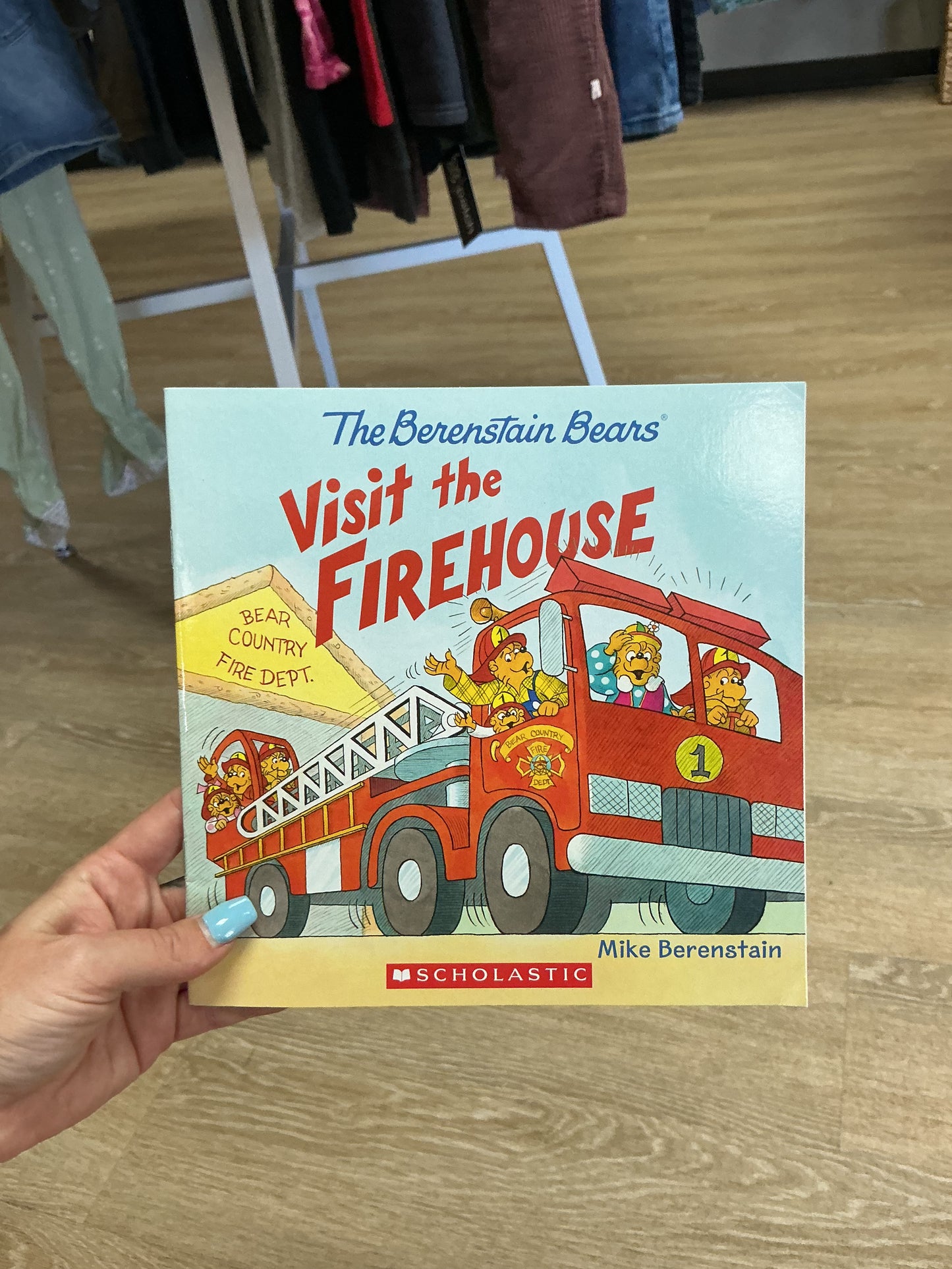 Book - Berenstain Bears Visit the Firehouse