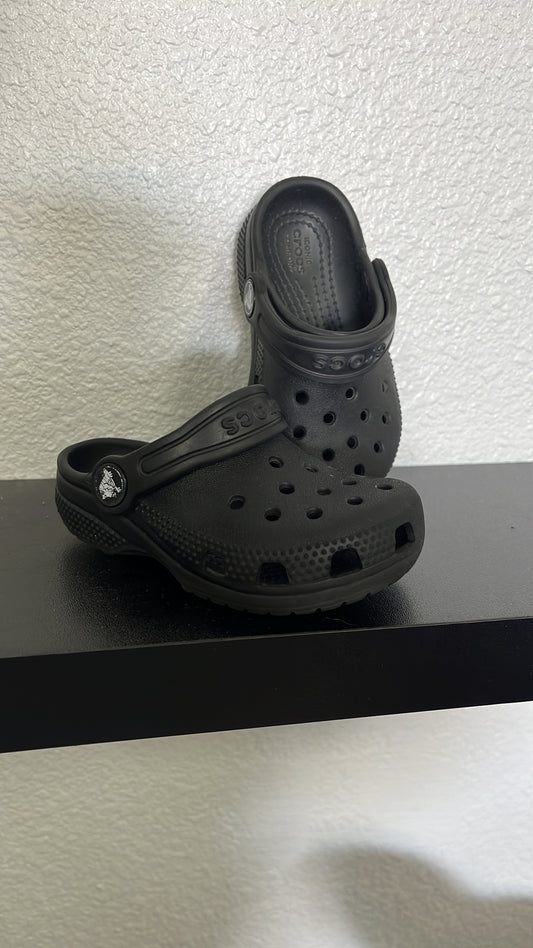 7c Black Crocs