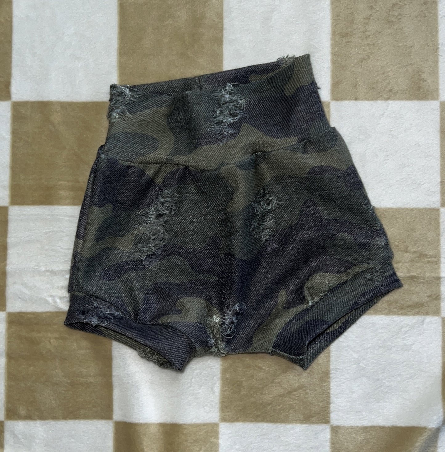 QK 6-9M Distressed Camo Bummies